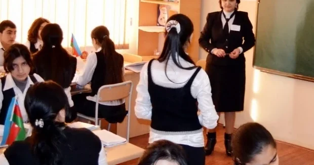 Bu müəllimlərin vəzifə maaşları artırıldı