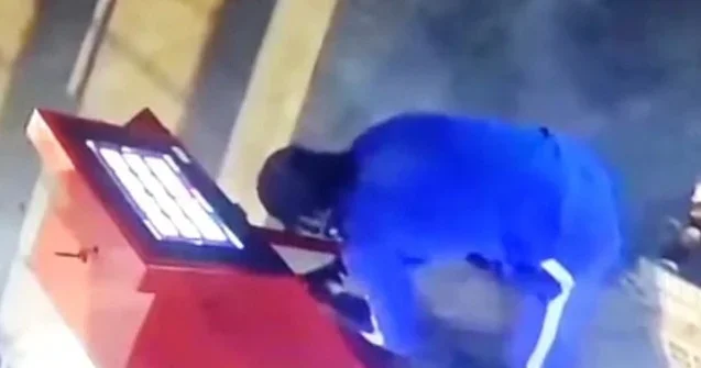 “MilliÖn” terminalından 8273 manatı belə oğurladılar Video