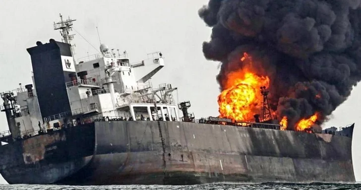 Чрезвычайное происшествие в Оманском заливе: два танкера столкнулись на морском пути