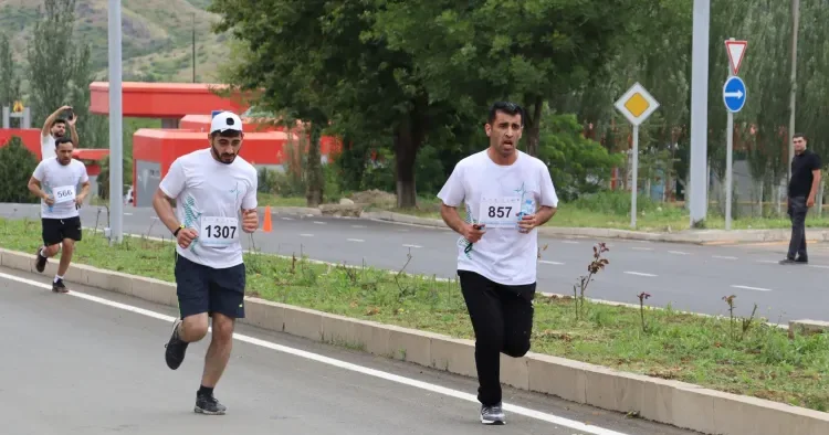 Xankəndidə “Sağlamlığa doğru qaç”dılar FOTO