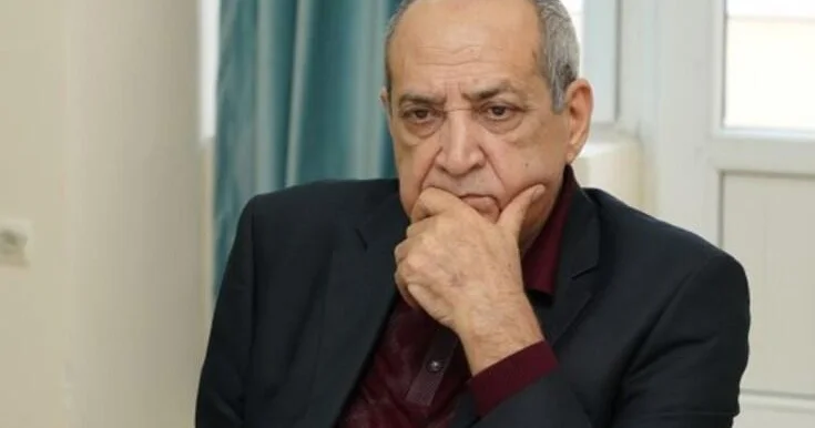 Deyir nə günə qalıb ki, kolbasa reklamına çəkilir, bədbəxt aparıcı var...”