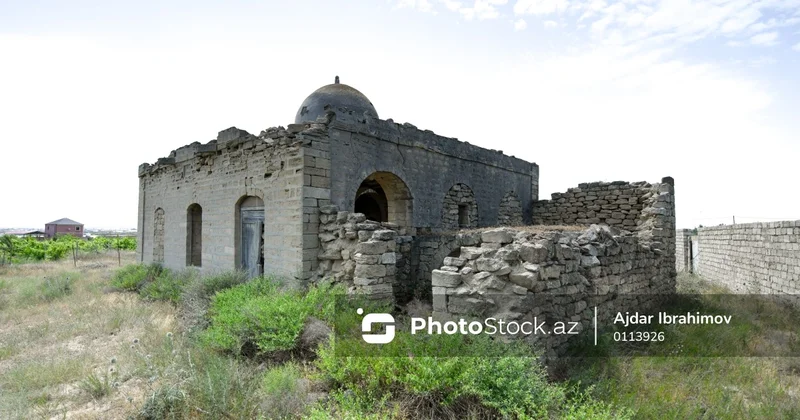 Kürdəxanıda yerləşən, baxımsız vəziyyətdə olan qədim məsciddən FOTOREPORTAJ