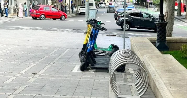 Bakıda avtobus skuter sürən yeniyetməni vurdu FOTO