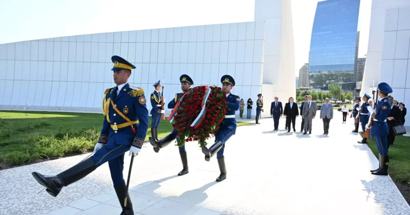 Председатель парламента Болгарии посетила Парк Победы в Баку ФОТО