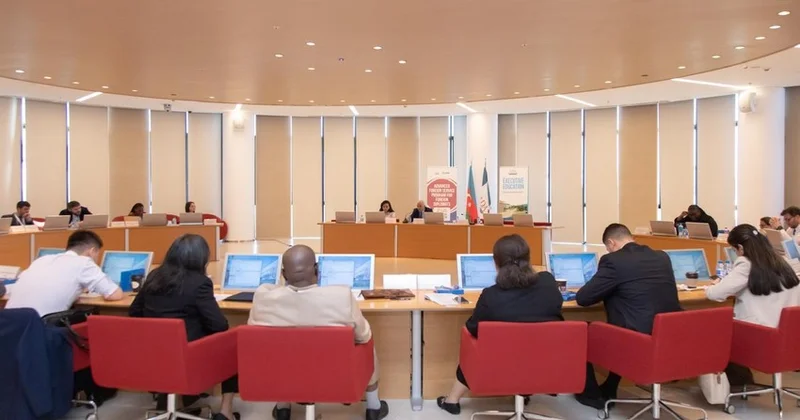 Xarici diplomatlar məcburi köçkün probleminin həlli barədə məlumatlandırılıb FOTOLAR