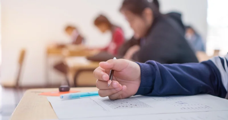 Bu 2 məktəbin heç bir şagirdi universitetə daxil olmayıb