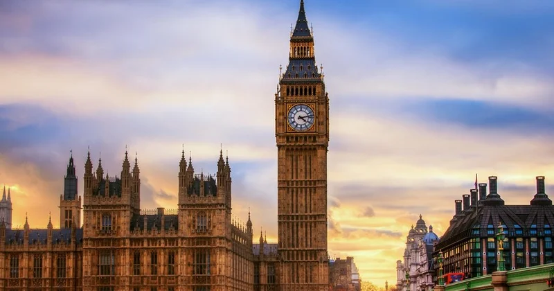 Britaniya diplomat ailələrini İsraildən çıxarır Xəbərdarlıq