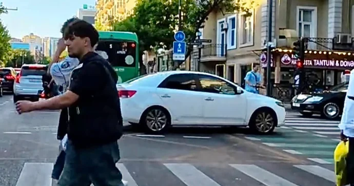 Bakıda əks yola çıxan skuter sürücüsü avtomobillə toqquşdu REAL VİDEO