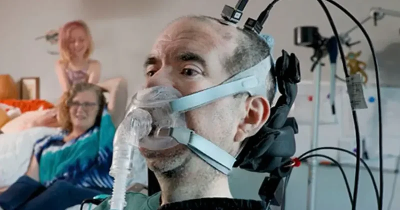 Düşüncələr səsə çevrildi: beyin implantı iflic xəstəsinə yenidən danışmaq imkanı verdi Yeni texnologiya