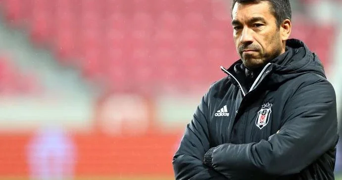 Van Bronkhorst “Feyenoord”un baş məşqçisi vəzifəsinə qayıdıb