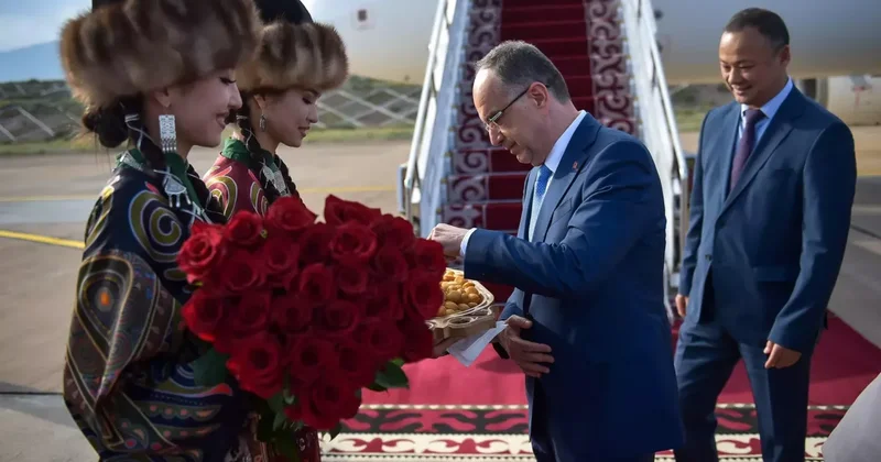 В Кыргызстан прибыл президент Албании