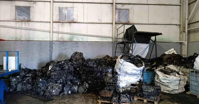 Anbarda gizlədilən 4 milyon manatlıq avtomobil hissələri ələ keçirildi FOTO