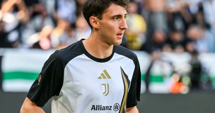 Barselona və Çelsi italiyalı müdafiəçini transfer etmək istəyir