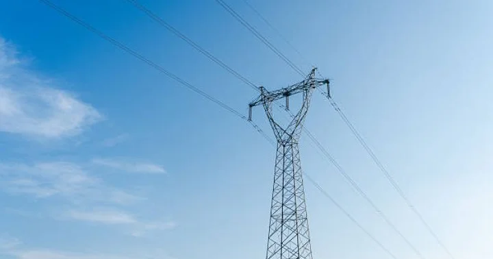 Azərbaycanın elektrik enerjisi satışından gəliri 3 dəfə azalıb