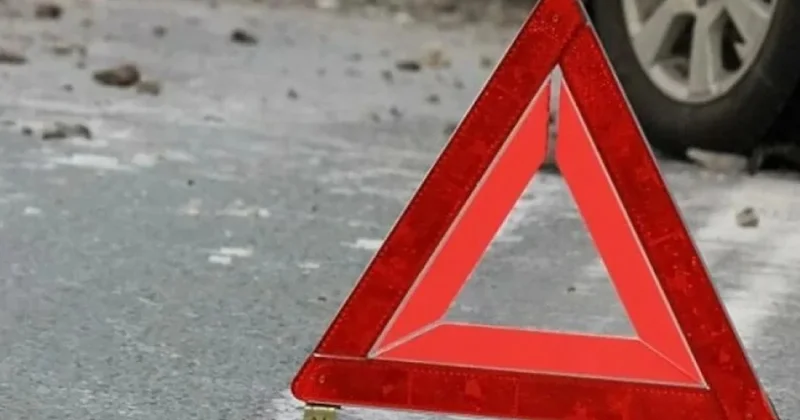 Maştağada avtomobil işıq dirəyini aşırdı: Onlarla ev işıqsız qaldı
