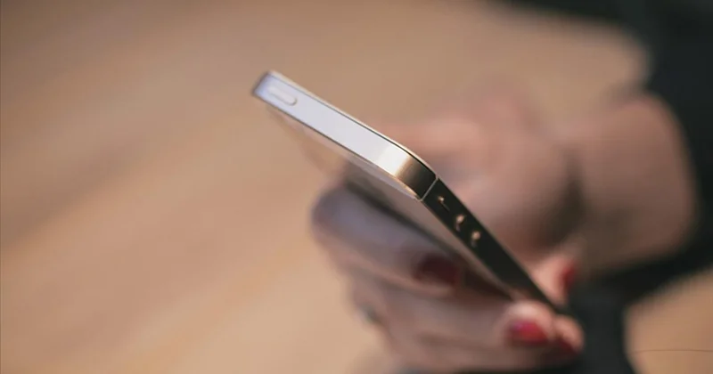 Fransada liseylərdə mobil telefon qadağası genişləndirilir