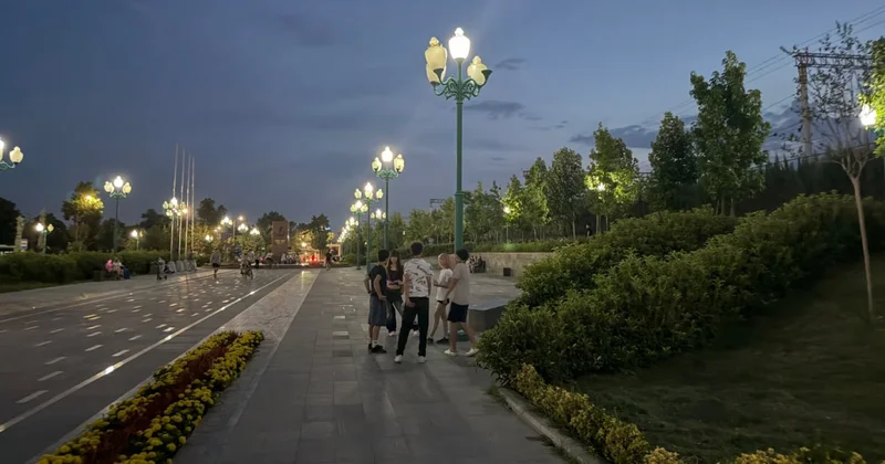 Xiyabanlarda tərənnüm edilən dostluq: Daşkənddəki Heydər Əliyev parkında gəzinti REPORTAJ