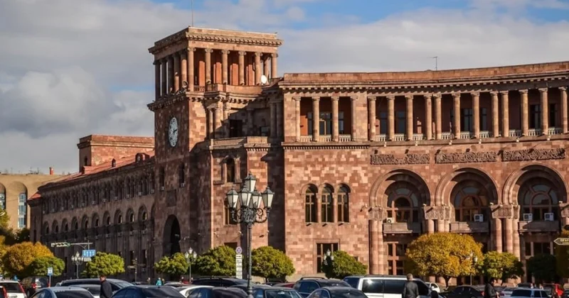 “Biz və bizim dağlar” abidəsinə istinad etmək sülh prosesinə xələl gətirir MÖVQE