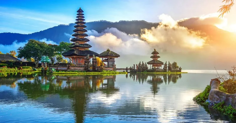 Asiyanın cənnət məkanı turistlərin cəhənnəminə çevrilib Bu ölkəyə gedənlər niyə ölür?