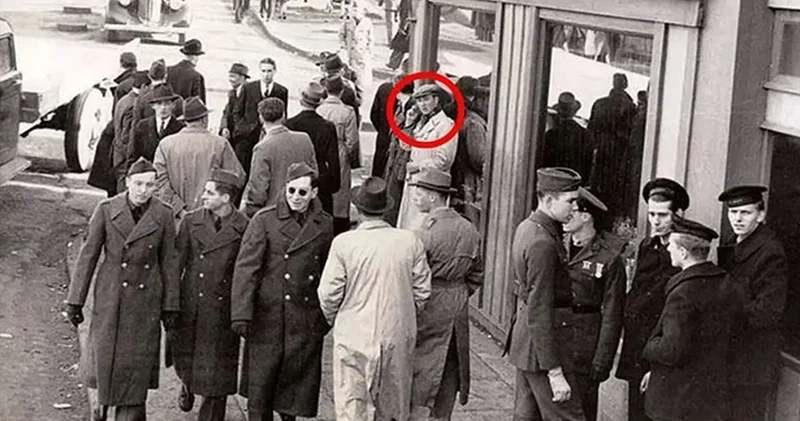 Zaman səyahəti, yoxsa casusluq: 1943 cü ildə mobil telefonla danışan adam kimdir?