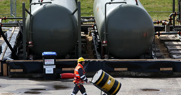 Brent neftinin qiyməti London ICE birjasında barel üçün 78 dollardan aşağı düşüb