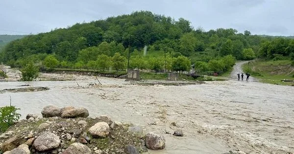 Xaçınçaydan sel keçdi: yola və qaz xəttinə ziyan dəydi