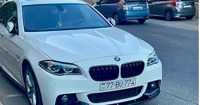 Sürücü avtomobili ilə iki maşınlıq yeri tutdu Kütləvi narazılıq yaratdı VİDEO
