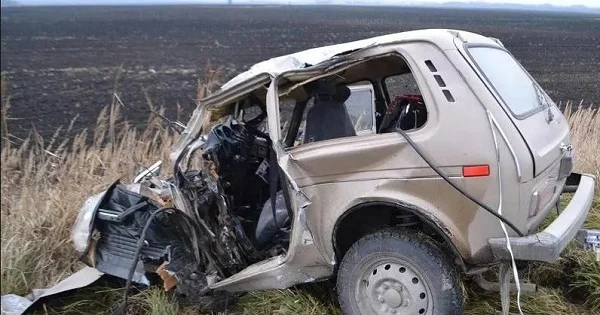 “Niva” aşdı, 3 adam xəsarət aldı