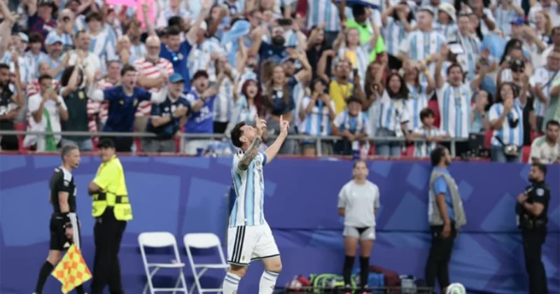Messi DÇ lər tarixində ən çox qol vuran iki oyunçudan biridir