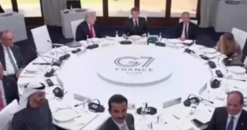 Hamı şəkil çəkdirməyə qalxsa da, Tramp yerindən durmadı