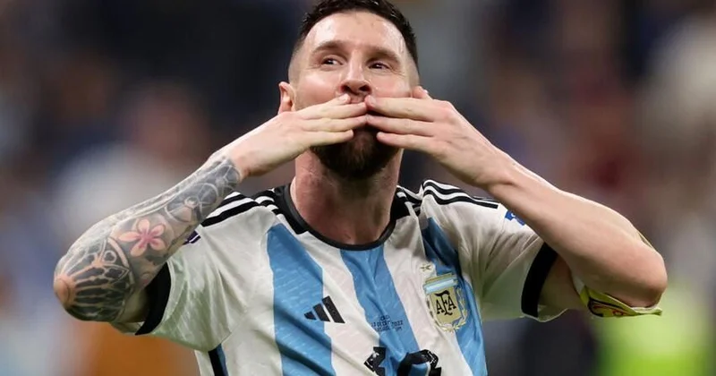 Messi Klozeyə çatdı
