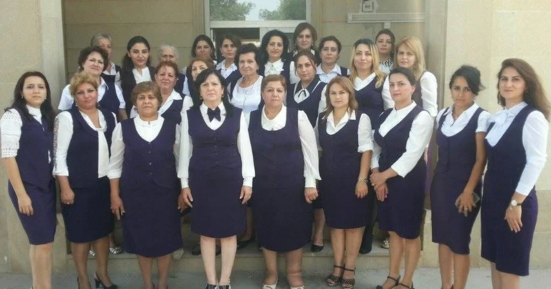 Müəllimlərin geyimi hansı formada olsun? AÇIQLAMA