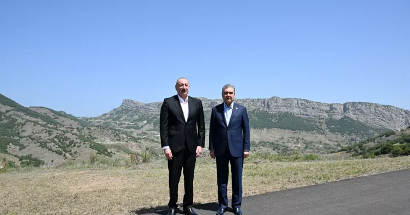 Алиев и Бердымухамедов сфотографировались на фоне села Дашалты ФОТО
