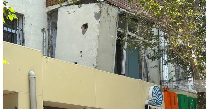 Sumqayıtda binanın eyvanı uçdu əraziyə aidiyyəti qurumlar cəlb olunub