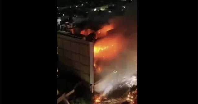 İraqda 5 gün əvvəl açılan hipermarketdə güclü yanğın 50 ölü Video