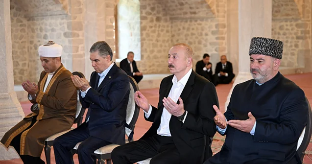 Şuşada məsciddə dua etdilər Fotolar