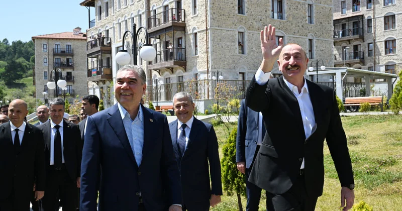 Prezident və Qurbanqulu Berdiməhəmmədov Şuşada inşa edilmiş birinci yaşayış kompleksində olublar