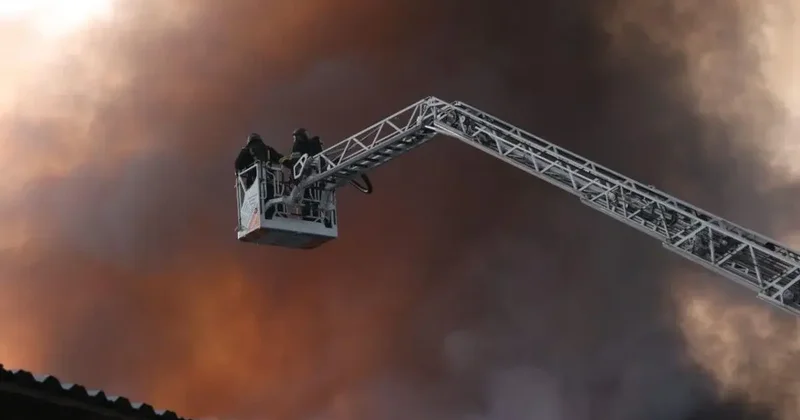 Rusiya Donetsk vilayətində ticarət mərkəzini bombaladı