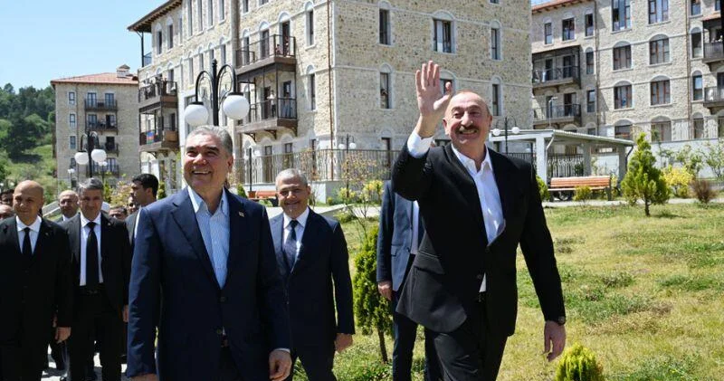 Президент Ильхам Алиев и председатель Халк Маслахаты Туркменистана посетили первый жилой комплекс, построенный в Шуше ФОТО
