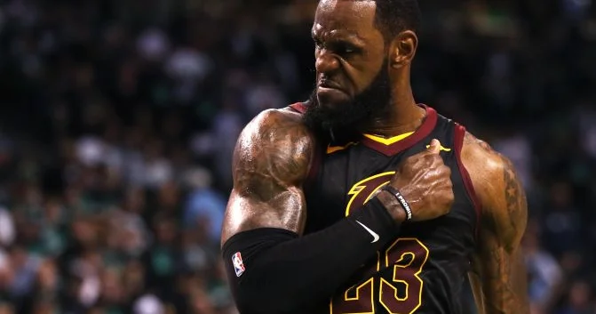 Lebronun iştahına bax e!