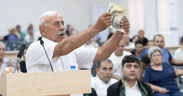 Məhkəmədə həmin illərdəki fotoları göstərdilər Fotolar