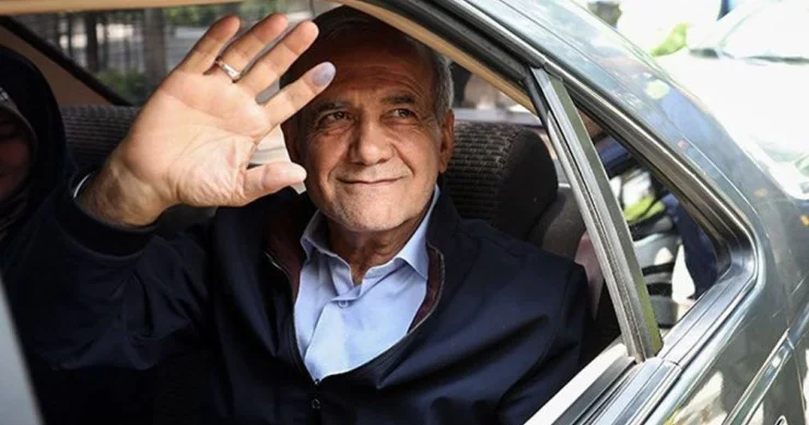 Pezeşkianın maşınına benzin yerinə su vurdular, yolda qaldı