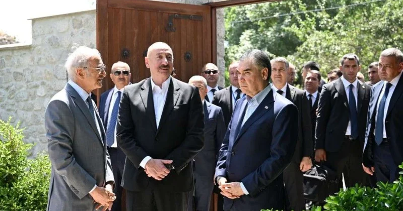 Liderlər Bülbülün ev muzeyində FOTO