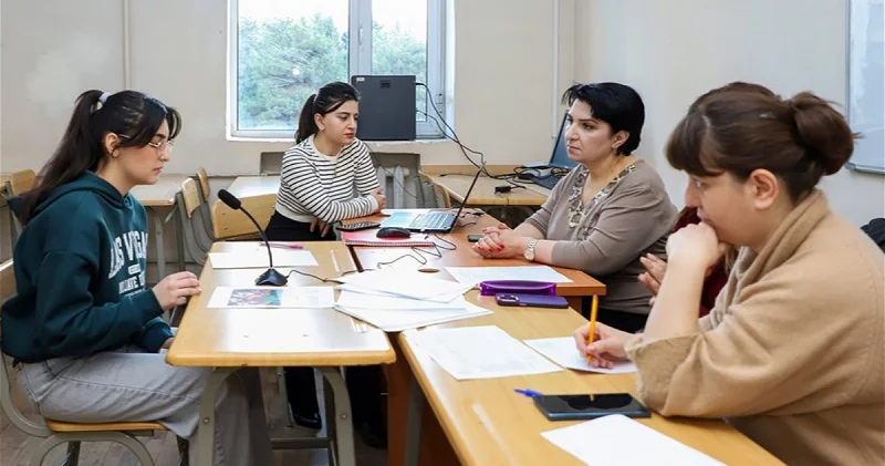 Məktəblər imtahanlarda speaking dən istifadəyə HAZIR DEYİL