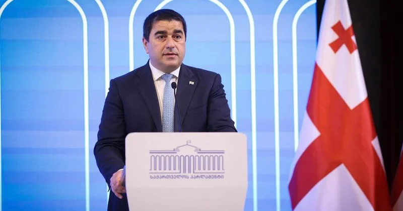 Gürcü spiker: Brüssel bizi kişinin qadın ola biləcəyini bəyan etməyə çağırır