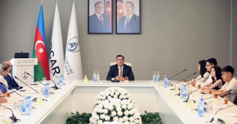 Rektor BANM də təhsil almaq istəyən abituriyentlərlə görüşüb