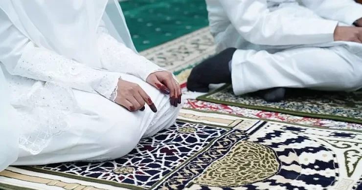 79 yaşlı kişi 65 yaşlı qadınla evlənmək üçün İslamı qəbul etdi