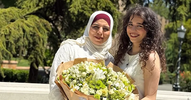 Ana və qızı eyni anda məzun oldular: Mən onun qədər çox oxumamışam VİDEO