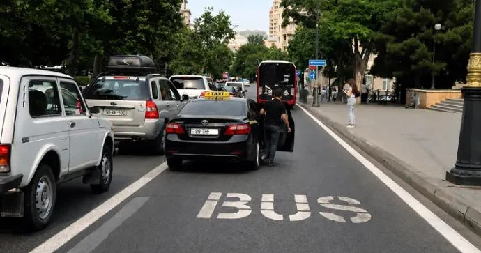 Bu da həm sürücülər, həm də sərnişinlər üçün müəyyən çətinliklər yaradır” Mütəxəssis