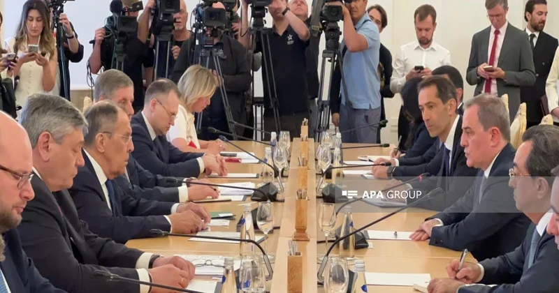 Ceyhun Bayramov və Lavrov Cənubi Qafqazdakı vəziyyəti müzakirə edib